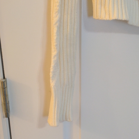 1.State Crop Sweater - Picture 4 of 6